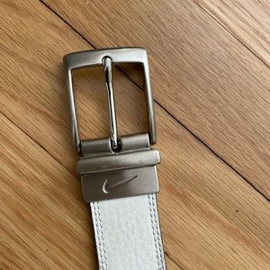 NIKE White/Black Reversible